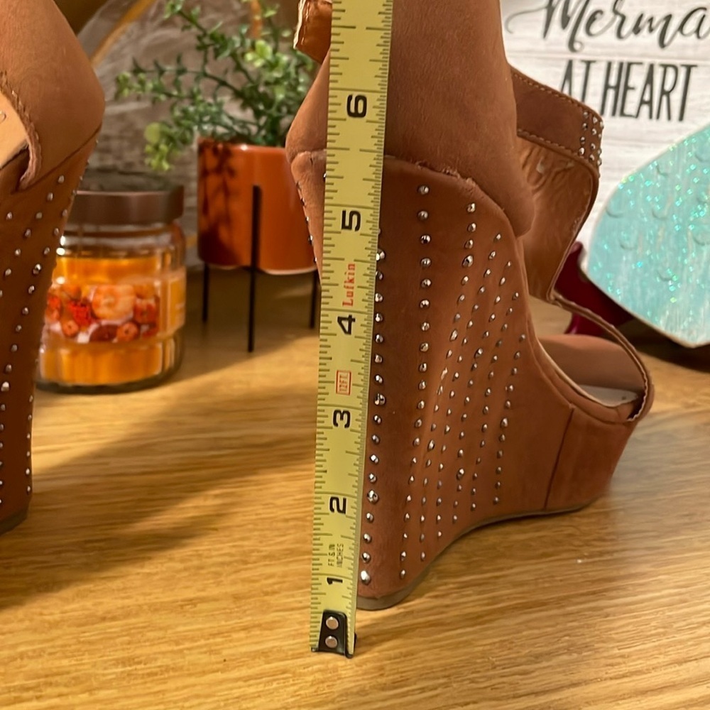 🤪🤪🤪BOGOHO 🤪🤪🤪Forever 21 Embellished Platform Heels - Picture 12 of 13